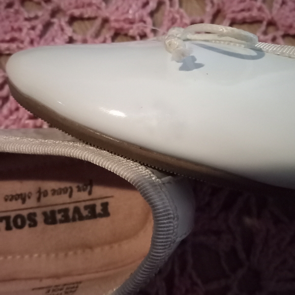 White flats with bow - Picture 4 of 5